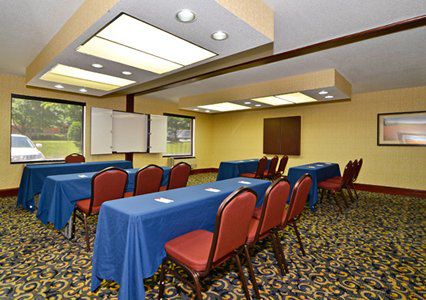 Comfort Outlet Center 3* Asheville