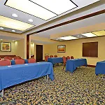 Comfort Suites Outlet Center 