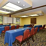 Comfort Suites Outlet Center 