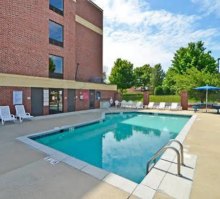 Comfort Suites Outlet Center 