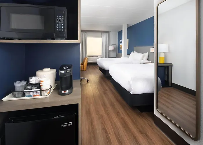Comfort Suites Outlet Center