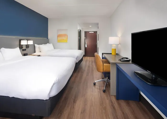 Comfort Suites Outlet Center