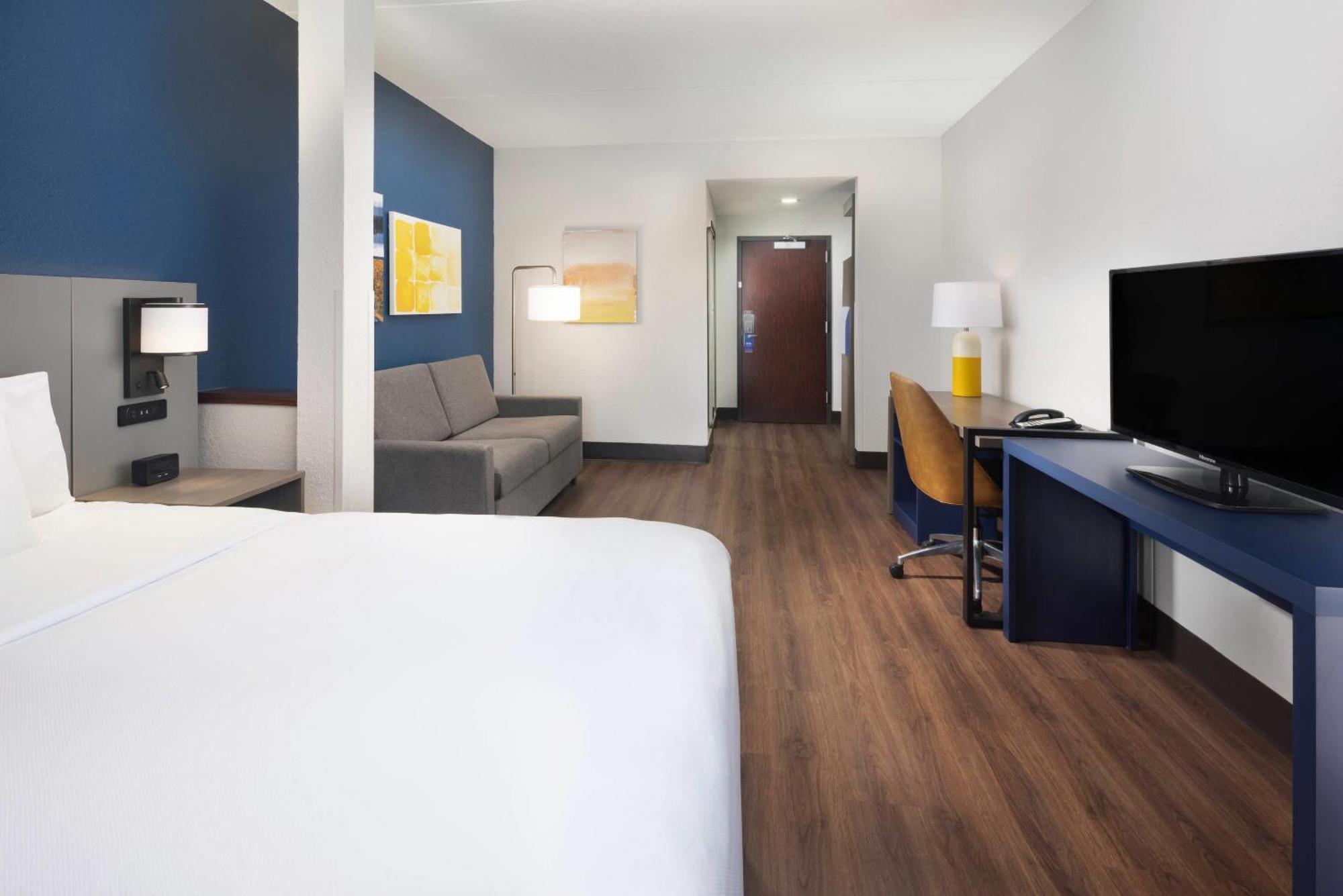 Comfort Outlet Center 3* Asheville